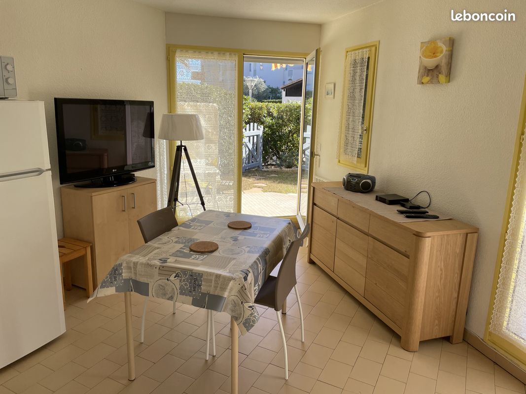Bel appartement avec piscine, jardin et à 20m de la plage (image 3)