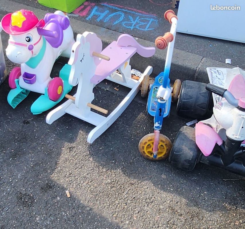 Velos et jeux enfants (image 1)