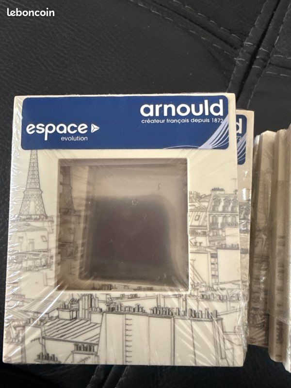 Plaque De Finition Arnould Evolution 64531 Or Satine - Installation électrique - Occasion Comme Neuve