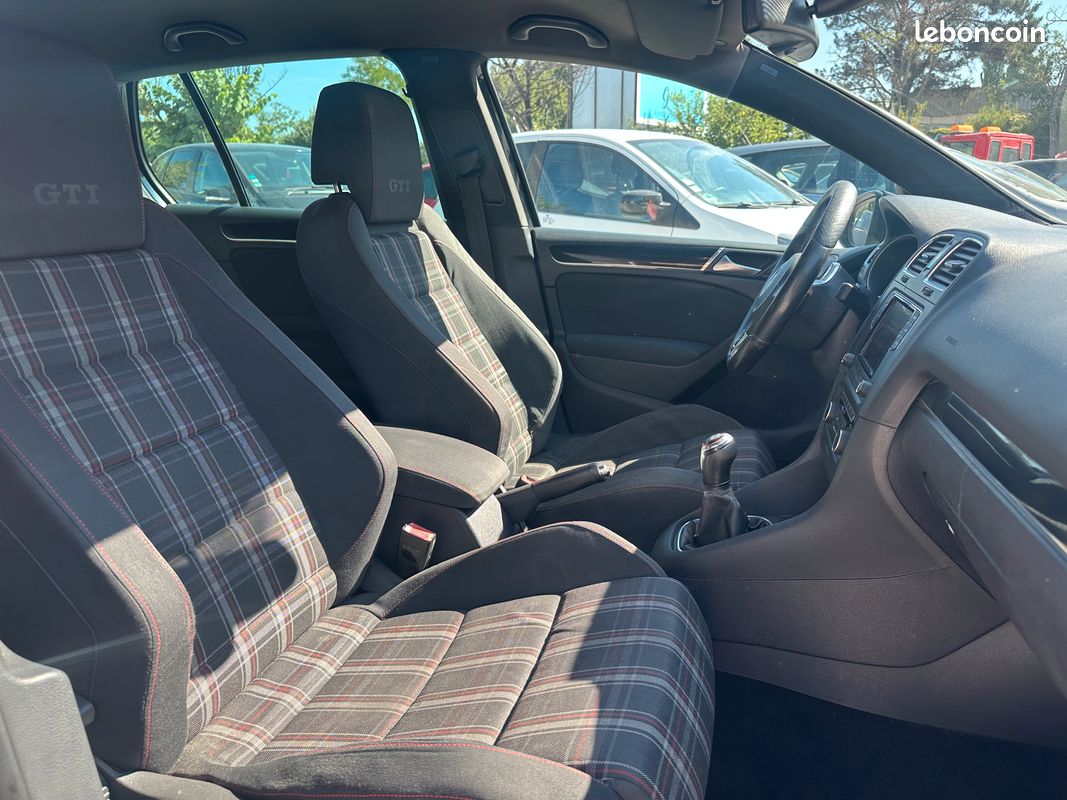 Volkswagen Golf VI 2.0 TSI 210ch GTI 5p (image 4)