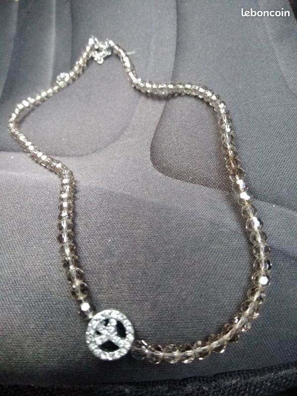 Collier avec pendentif signe de paix (image 1)