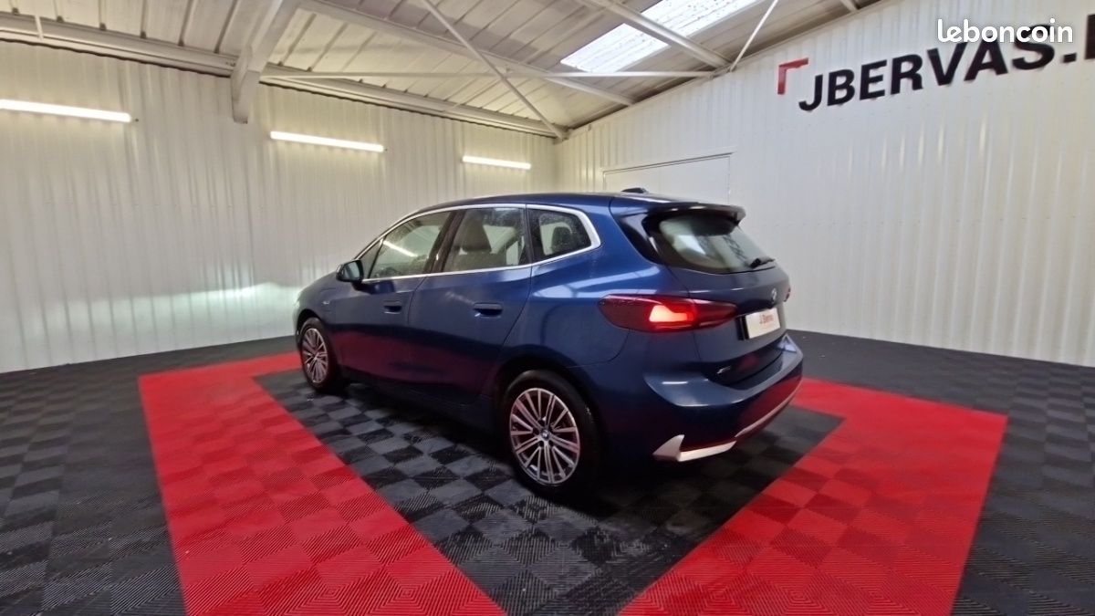 BMW Serie 2 Active Tourer 225e xDrive 245ch Luxury DKG7 (image 8)