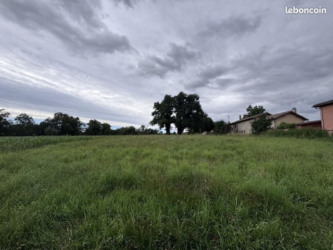 Terrain 400 m² Francheleins · 85 000 €