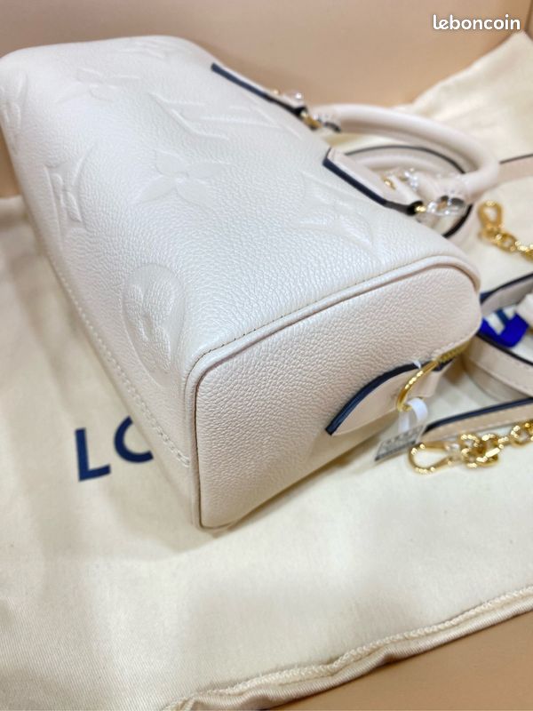 Louis Vuitton Sac Bandoulière Mini en Crème d'Occasion
