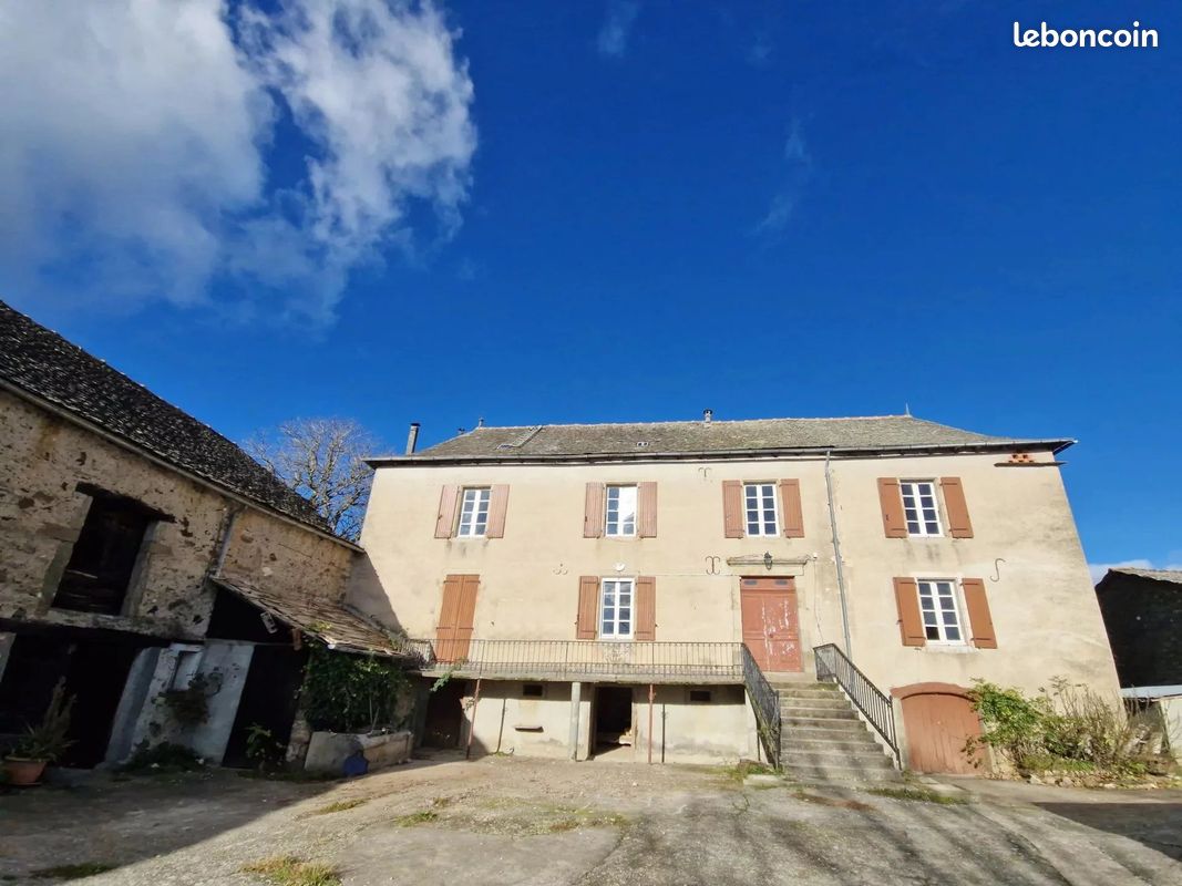 Maison 7 pièces 24307 m² · à La Salvetat-Peyralès · 24 307 m² · 152 600 €