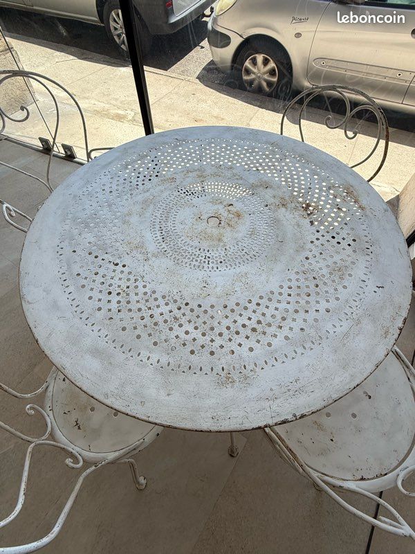 Salon de jardin vintage en fer forgé blanc (image 3)