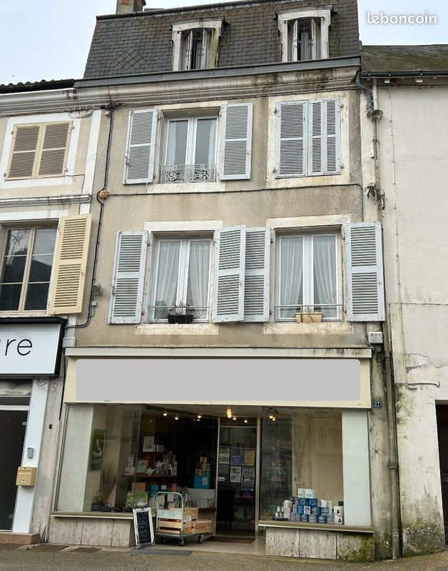 Immeuble 8 pièces 262 m² · à Civray · 262 m² · 124 000 €