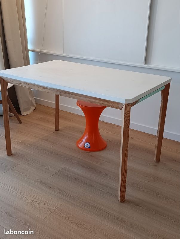 Table Ikea avec tiroirs (image 1)