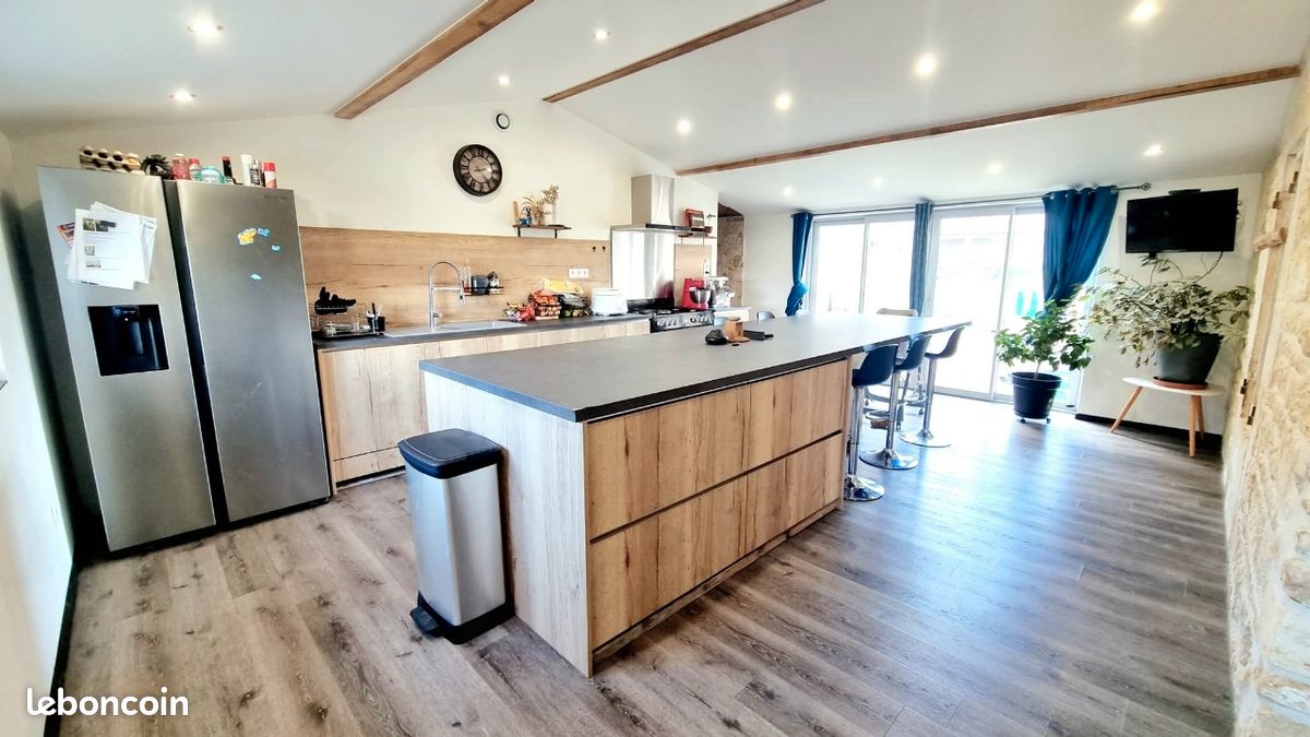 Maison 6 pièces 245 m² · à Les Nouillers · 245 m² · 290 000 €