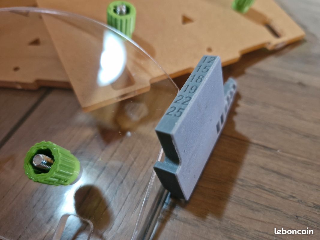 Cale en plexiglas de 4 mm pour domino 700 (image 1)