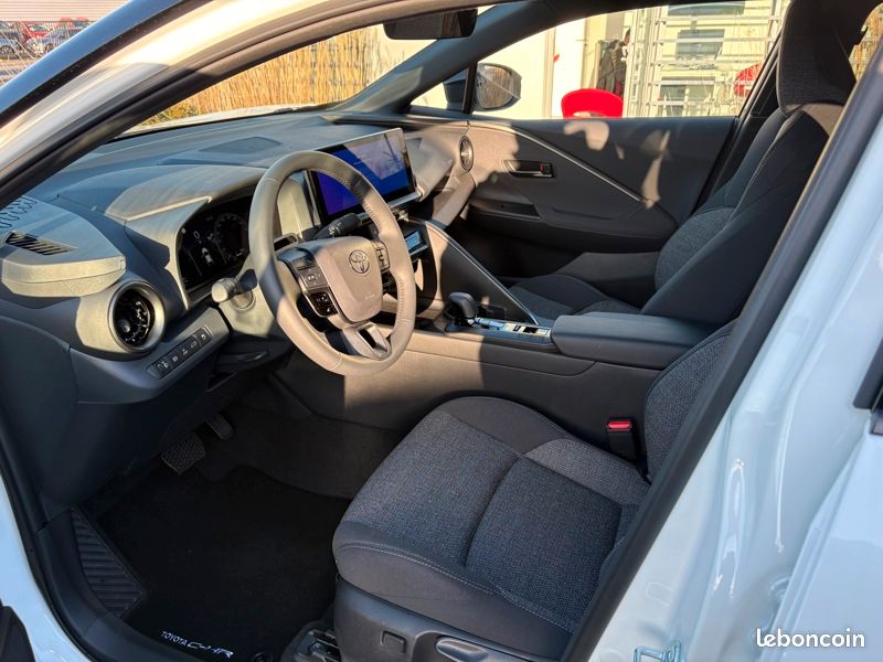Toyota C-HR 2.0 PHEV 225 Graphic MY26 (image 5)