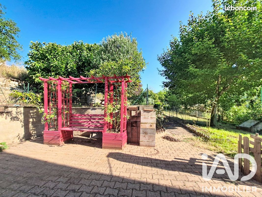 Maison 8 pièces 175 m² · à Lamagdelaine · 175 m² · 220 000 €