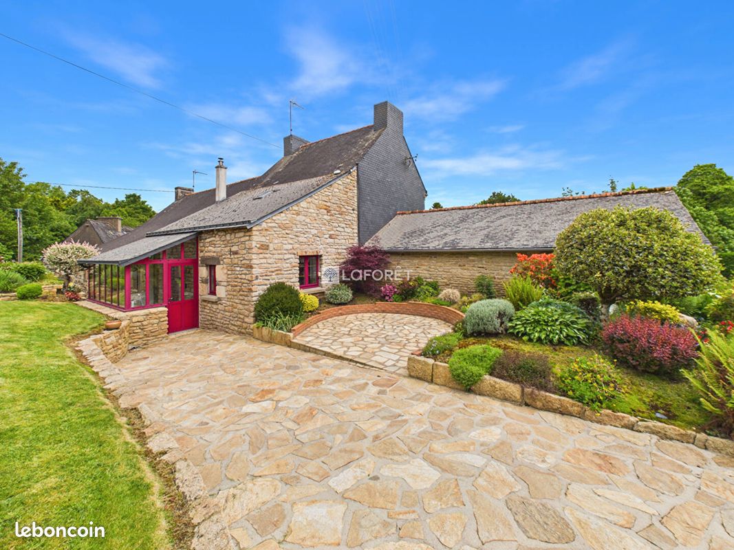 Maison 8 pièces 280 m² · à Guiscriff · 280 m² · 201 000 €