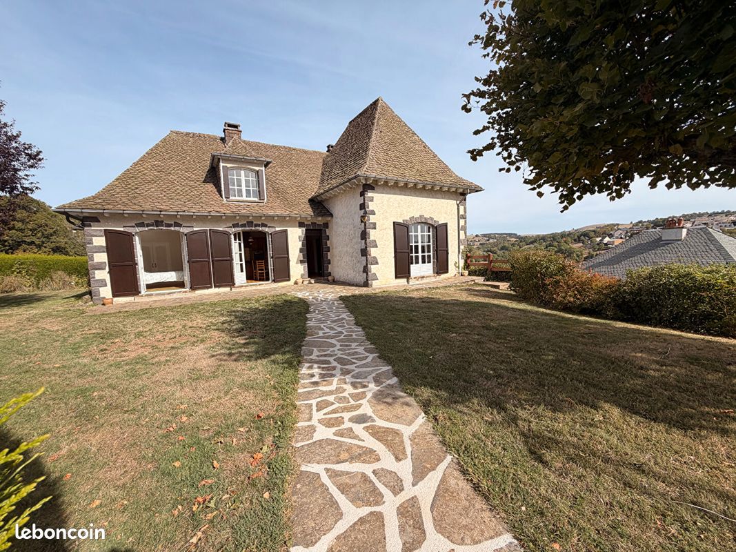 Maison 9 pièces 179 m² · à Saint-Flour · 179 m² · 348 500 €