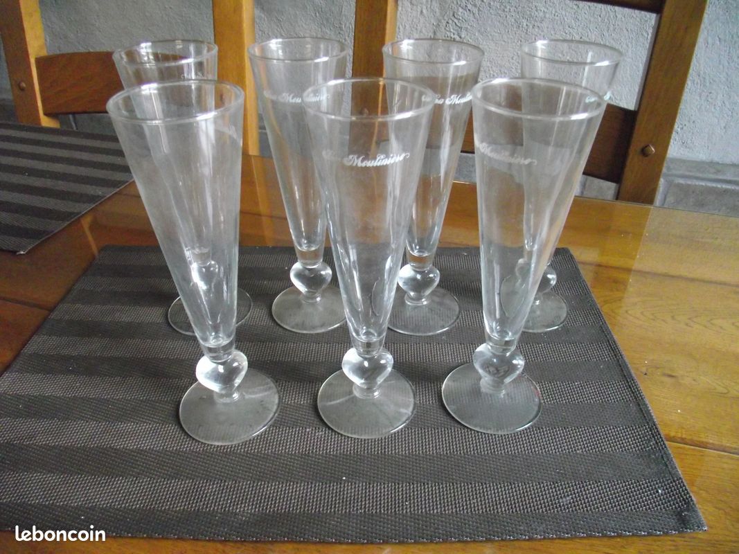 / LOT VERRES ( 7 flûtes vintage ) / (image 1)