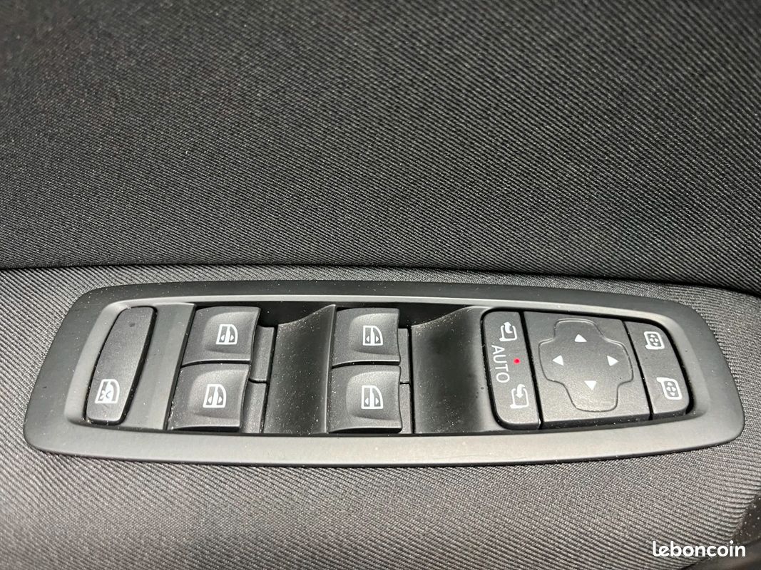 RENAULT MEGANE IV BERLINE Blue dCi 115 EDC - Business INTENS (image 25)