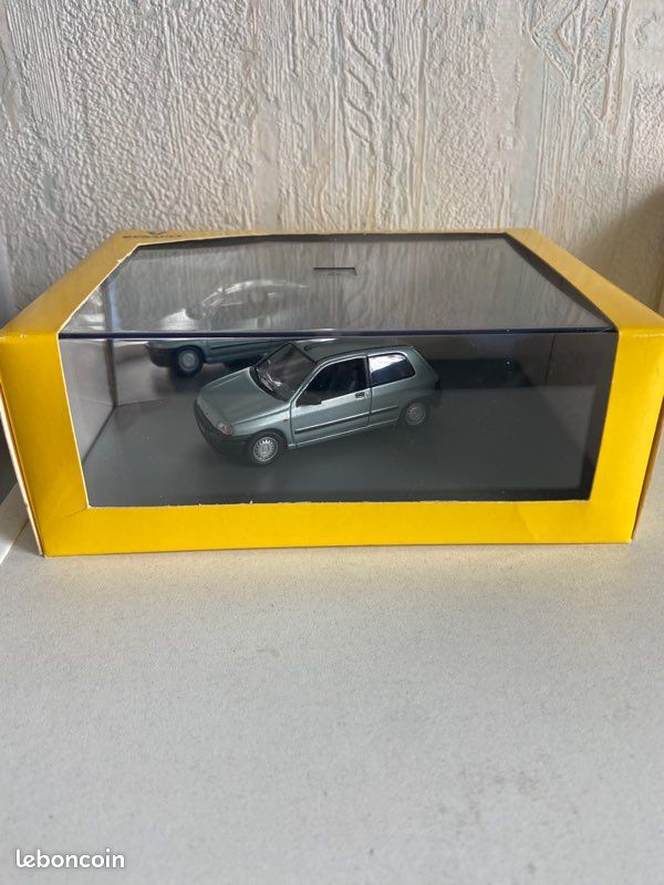 Coffret Luxe Miniature Renault Clio – Avant Et Après – Universal Hobbies