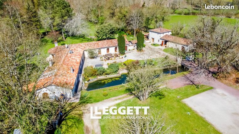 Maison 9 pièces 327 m²