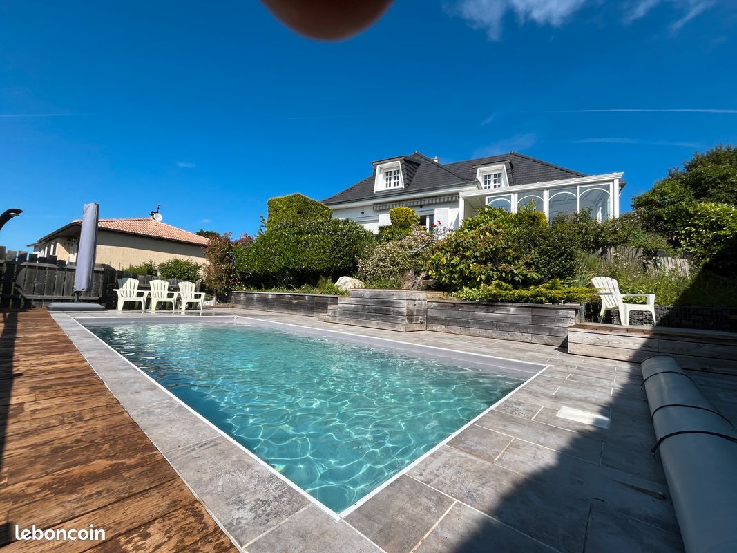 Maison 6 pièces 141 m² · à Saint-Héand · 140,8 m² · 395 000 €