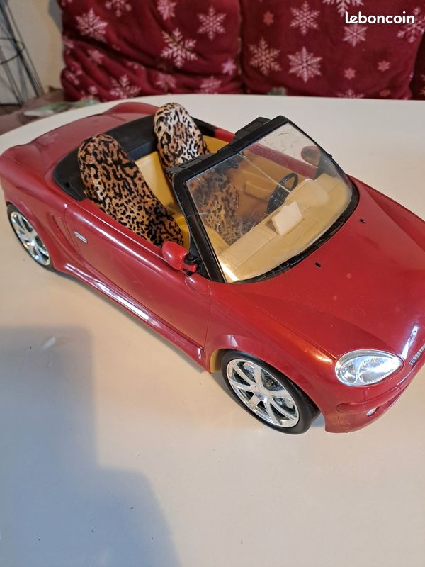 Amadeus - Voiture décapotable rouge