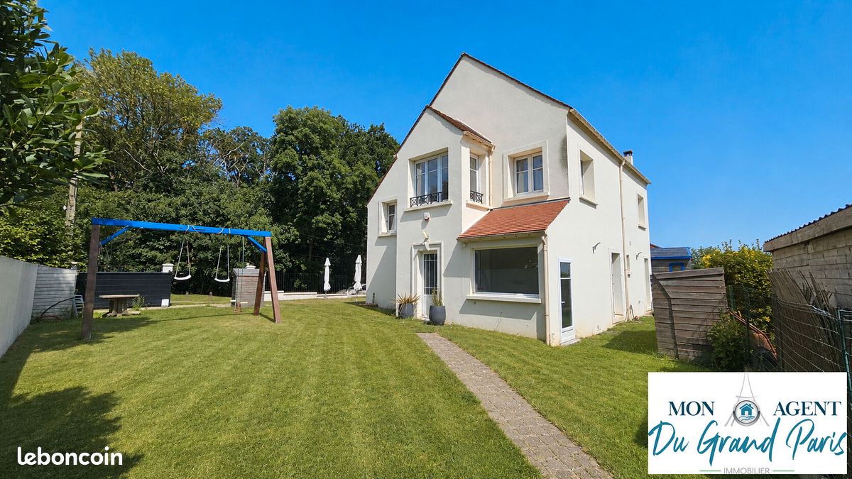 Maison 7 pièces 215 m² · à Saint-Cyr-l'École · 215 m² · 2 900 €/mois
