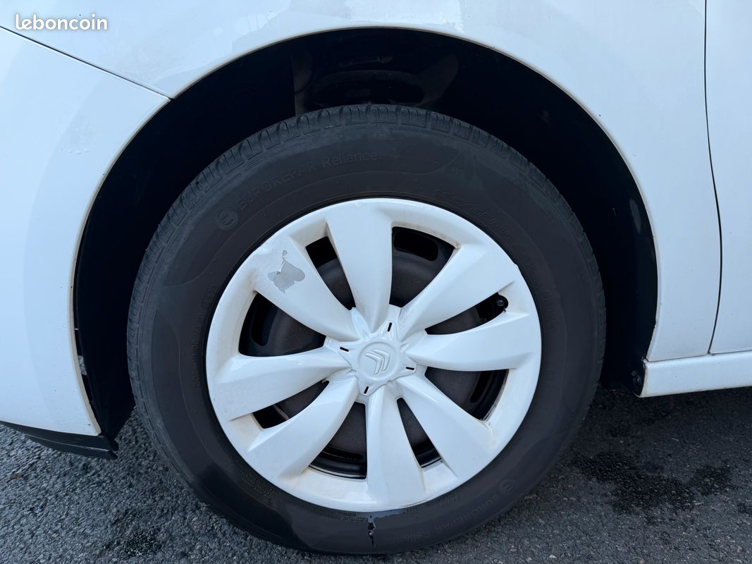 CITROËN C3 1.4 HDi 70 ch AIRDREAM / DIRECTION ASSISTEE / VITRES ELECTRIQUES / 5.790 EUR (image 9)