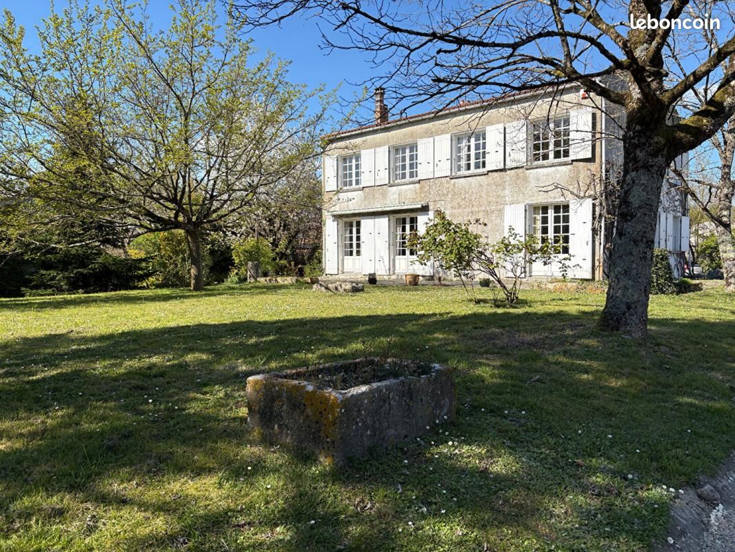 Maison 9 pièces 214 m² · à Surgères · 214 m² · 365 000 €