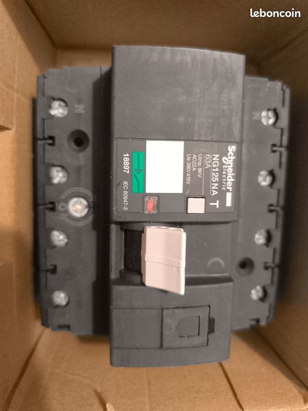 Interrupteur Sectionneur Schneider NG125NA 4P 63A - 415V - Pour Montage Rail DIN - Occasion Proche Neuf