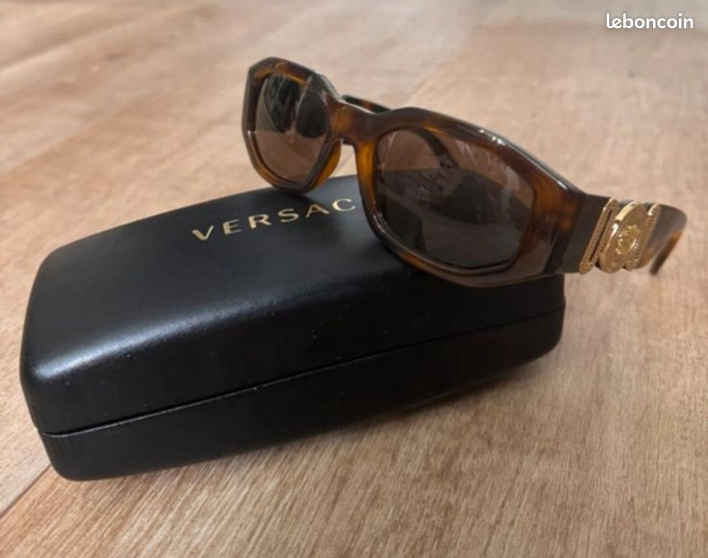 Lunette de soleil Versace avec sa boite (image 1)