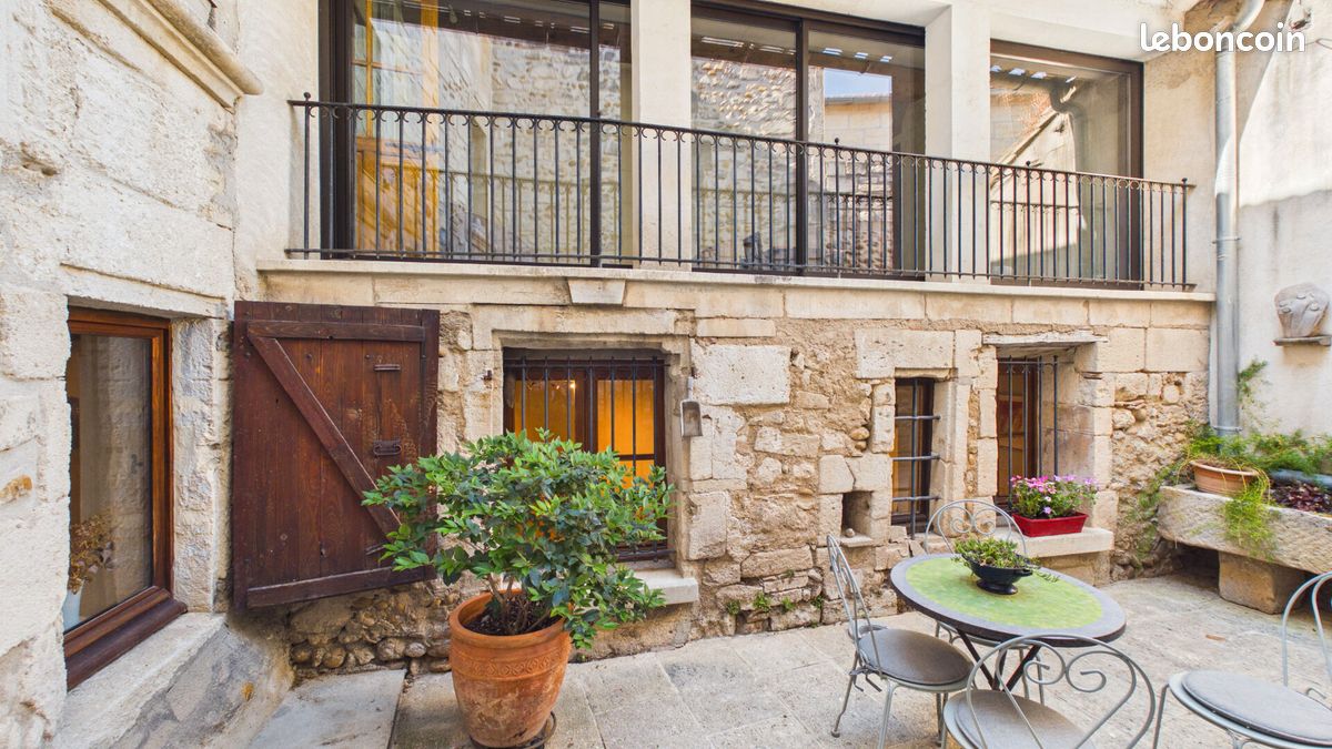 Maison 10 pièces 268 m² · à Eyragues · 268 m² · 530 000 €