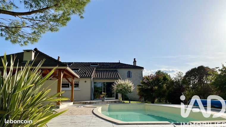 Maison 8 pièces 263 m²