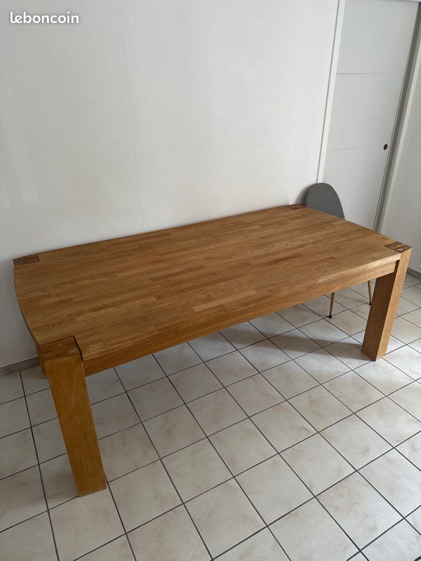 Table à manger en chêne massif (image 1)
