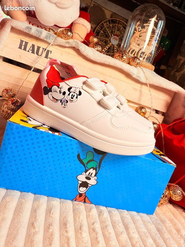 CERDÁ LIFE'S LITTLE MOMENTS Chaussures De Sport Pour Fille Minnie Mouse Avec Lumières LED Et Semelle CERDÁ LIFE'S LITTLE MOMENTS Chaussures De Sport Pour Fille Minnie Mouse Avec Lumières LED Et Semelle