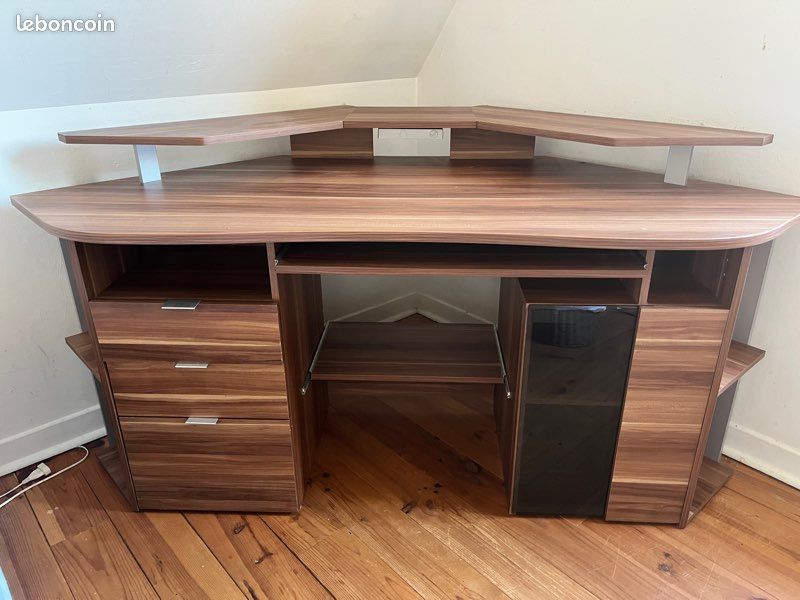 Bureau et chaise (image 1)
