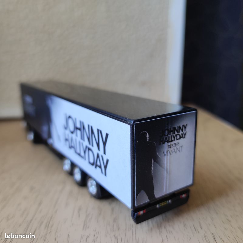 Camion Semi-remorque Johnny Mercedes – Échelle HO 1/87 – Occasion