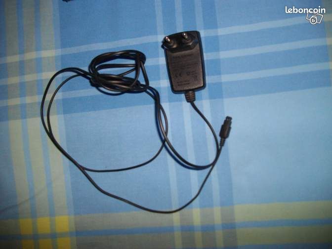 Chargeur ericsson , kit oreillette , cable (image 1)