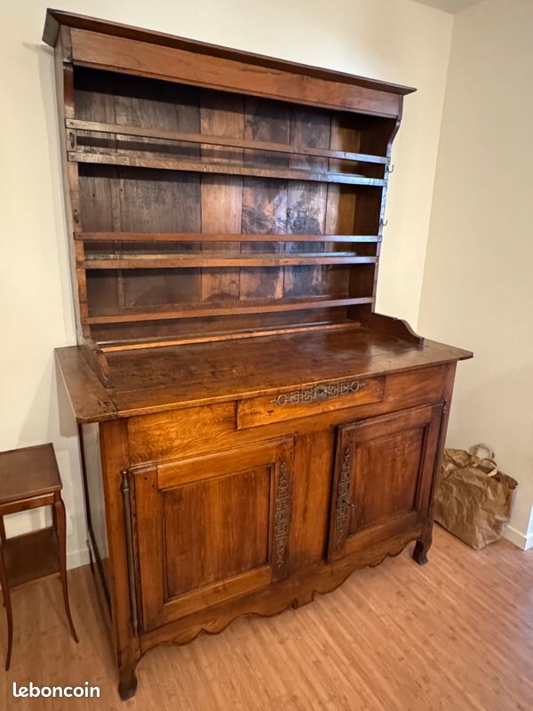Vaisselier ancien en noyer (image 1)