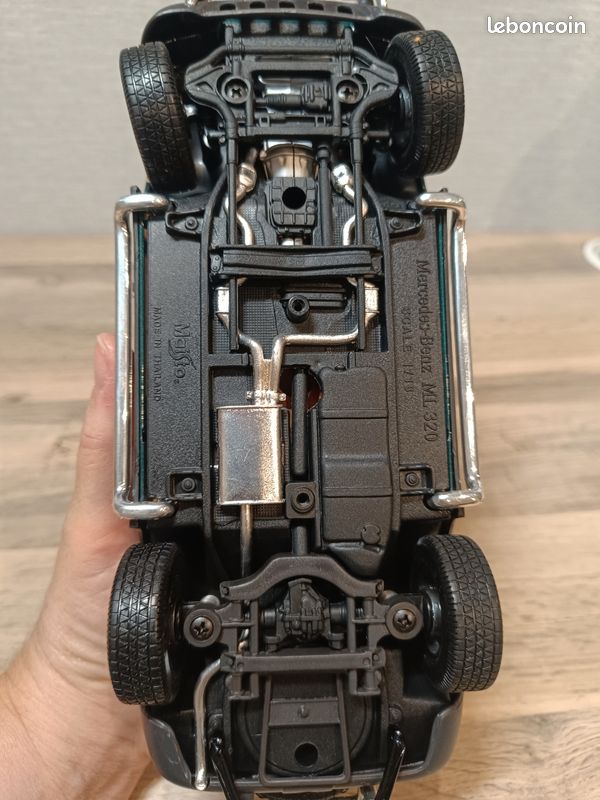 Voiture Miniature de Collection - MAISTO 1/18 - MERCEDES-BENZ 190 SL