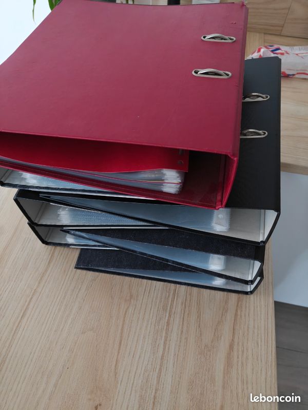Lot de 7 classeurs (image 1)