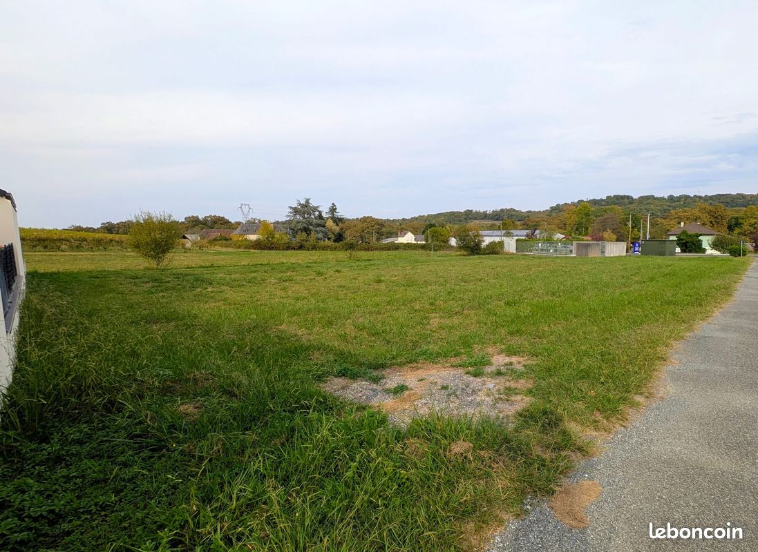 Terrain 1100 m² · à Monein · 58 000 €