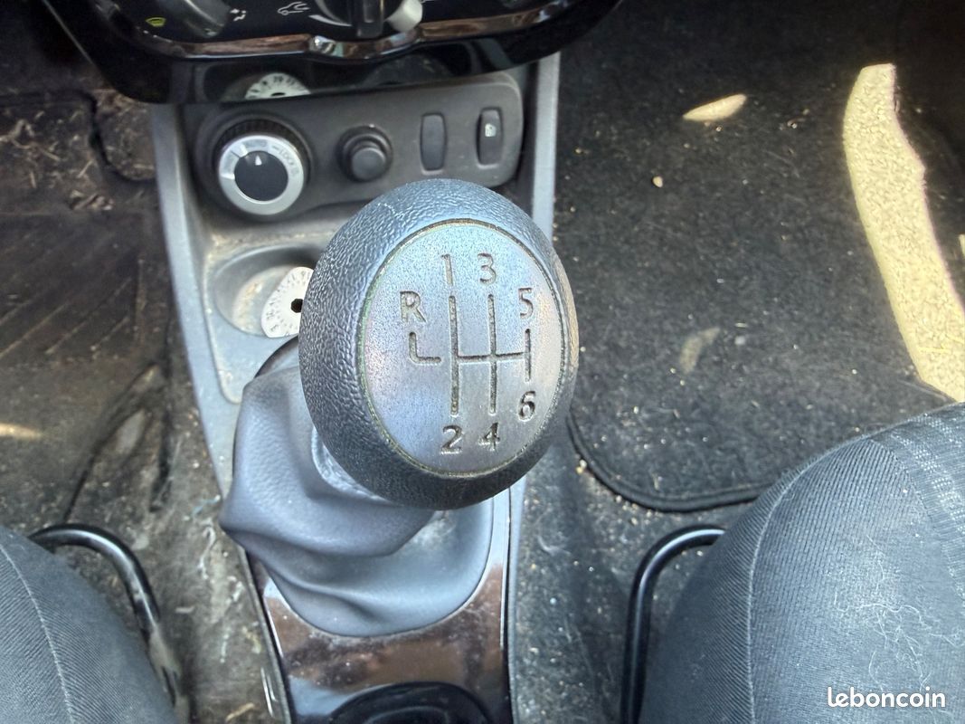 DACIA DUSTER Laureate 4x4 DCI 110 ch (image 13)