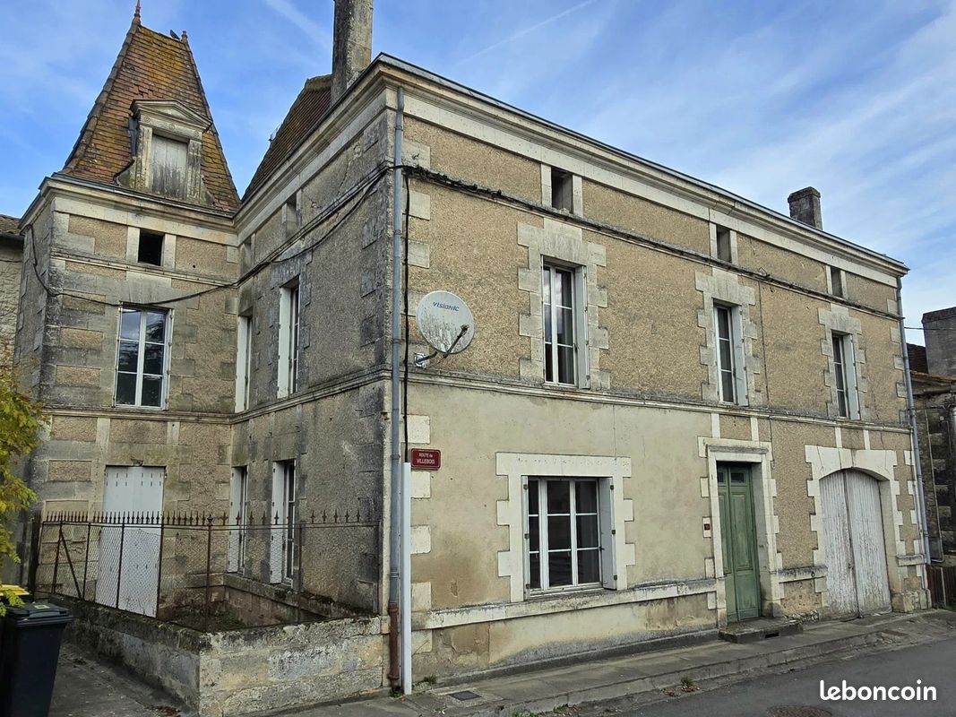 Maison 6 pièces 170 m² · à Palluaud · 170 m² · 77 000 €