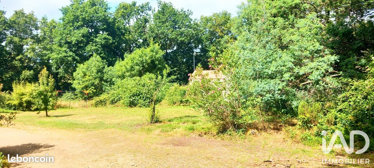 Terrain 700 m² · à Beaulieu-sous-la-Roche · 700 m² · 76 000 €