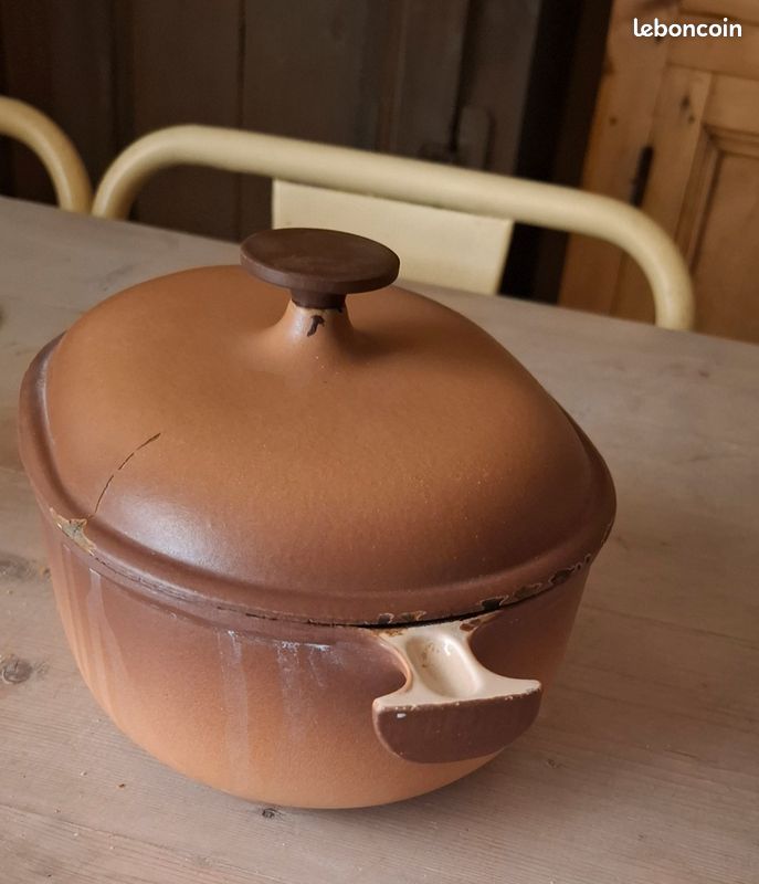 COCOTTE N° 23 ANCIENNE LE CREUSET ? EN FONTE ÉMAILLÉE MARRO