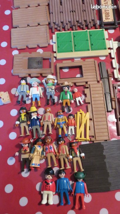 GROS LOT PLAYMOBIL Van Malette +Playmobil Sous Blister Figurines EUR 8