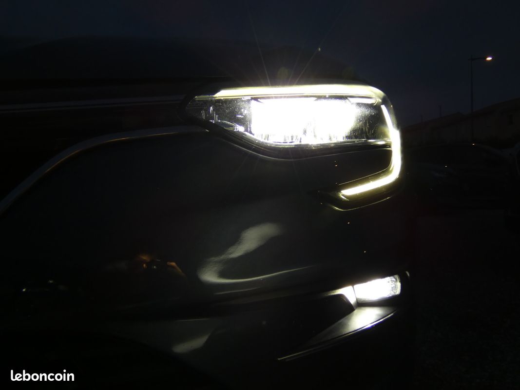 RENAULT MEGANE IV BERLINE Blue dCi 115 - 20 Business (image 26)