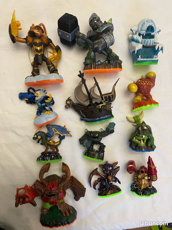 Lot De 38 Figurines Skylanders - Collection Occasion Pour Jouer Ou Compléter