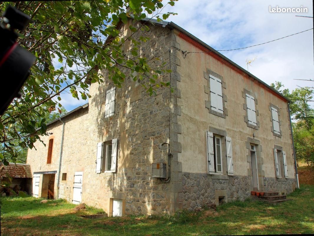 Maison 5 pièces 120 m² · à Charensat · 120 m² · 79 500 €