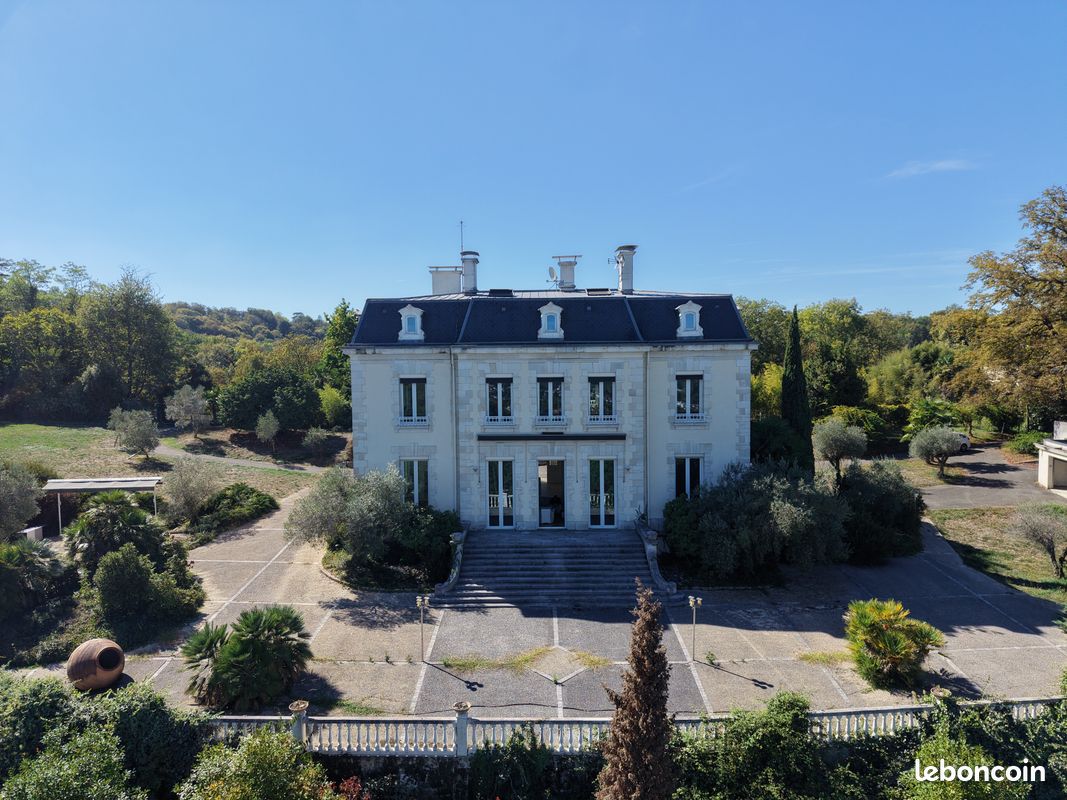 Maison 12 pièces 531 m² · à Pau · 531 m² · 1 800 000 €