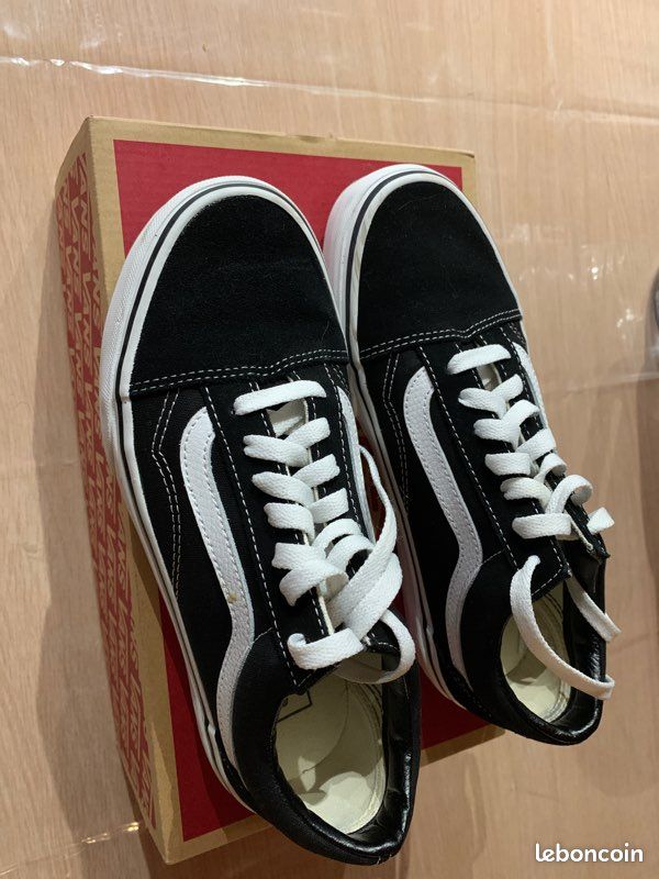 Vans (image 2)